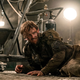 Wyatt Russell nunca ha sido más como su padre, Kurt, como en Overlord.